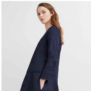 Club Monaco mini swing dress navy
Size 4